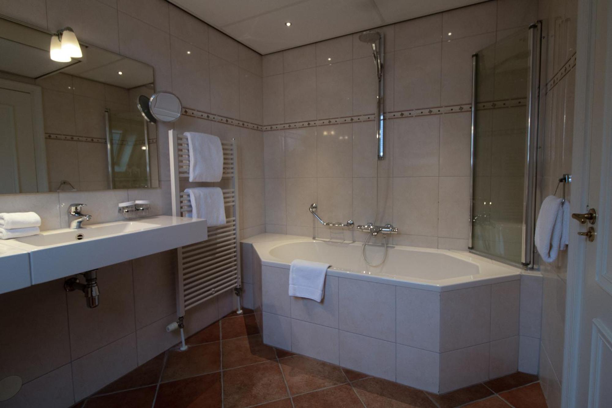 Grand Hotel En Residence De Draak Bergen op Zoom Phòng bức ảnh